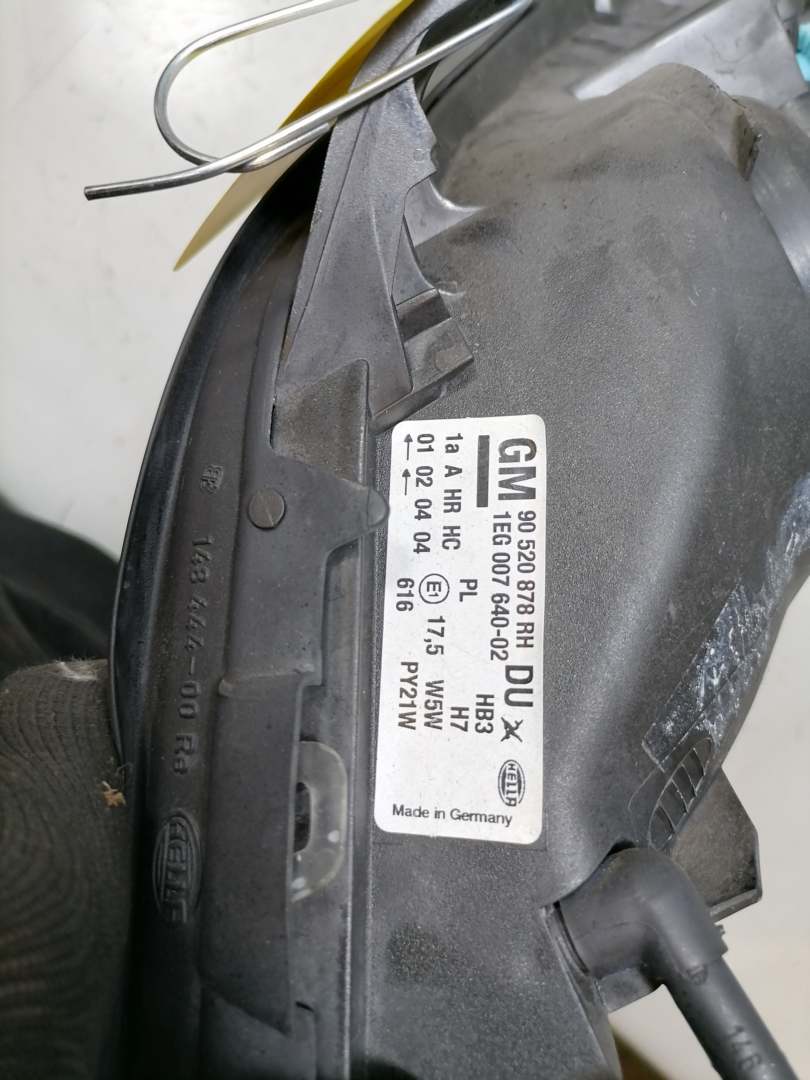 Opel Astra G original Scheinwerfer vorn rechts Halogen schwarzer Hintergrund Bj.1997